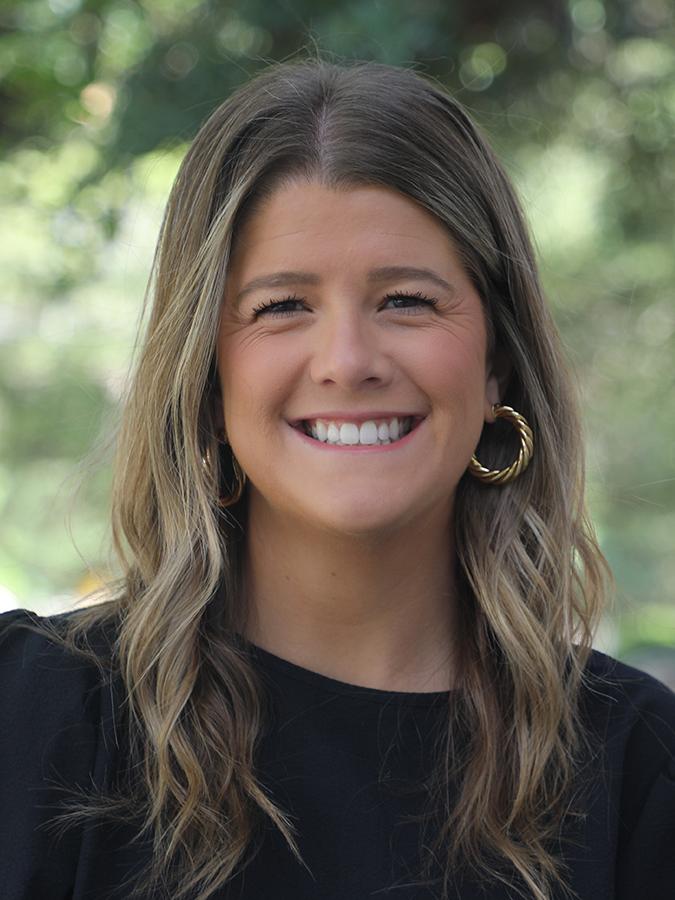 Madison Arnhart Headshot